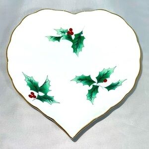 𝅺MIKASA Fine China Heart Shaped Trinket~Nut Dish